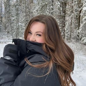 Meet your Posher, Abbey